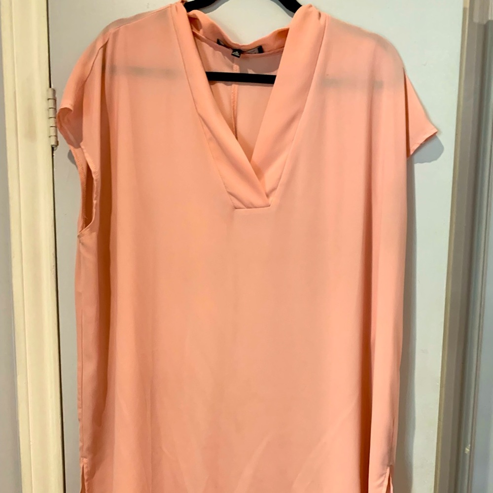 Pink ruched v neck sleeveless top size 18 from ELOQUII with high lo hem. Cute!!